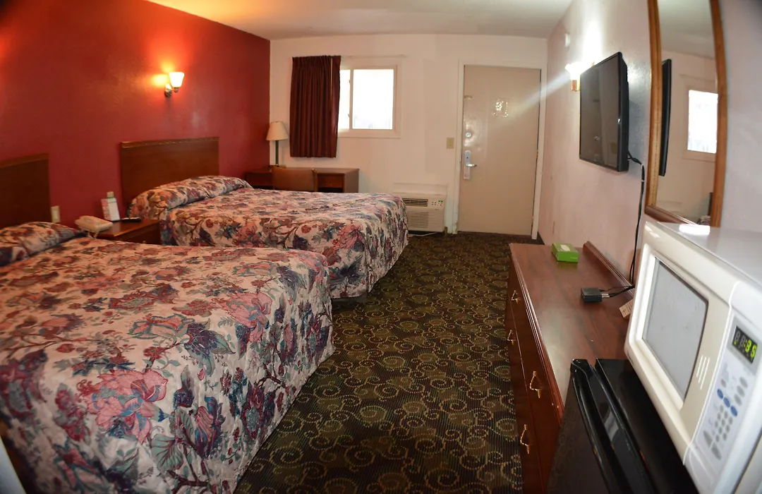 Chippewa Motel Mount Pleasant-1