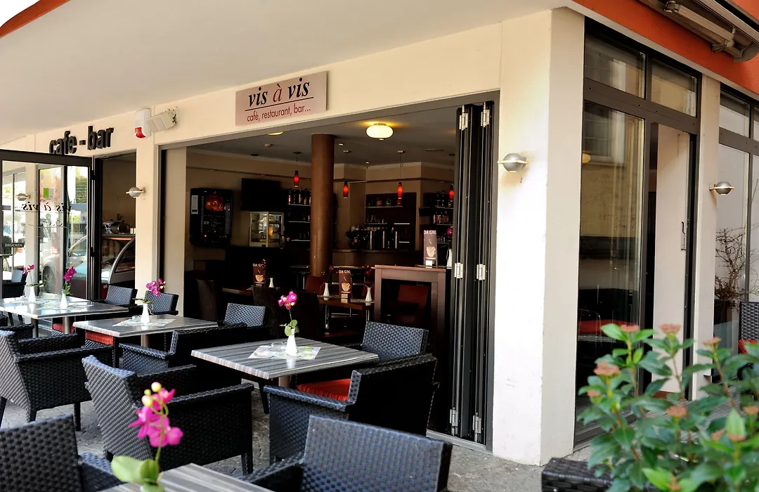 Hotel Vis A Vis-1