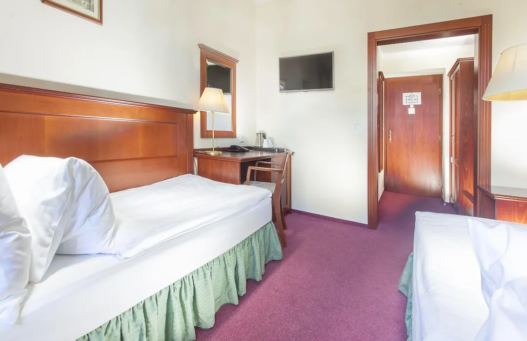 Hotel Lunik-1