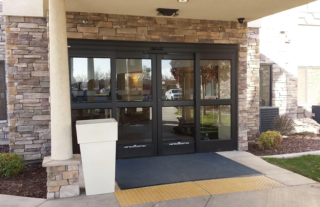 Holiday Inn Express Airport East By Ihg-1