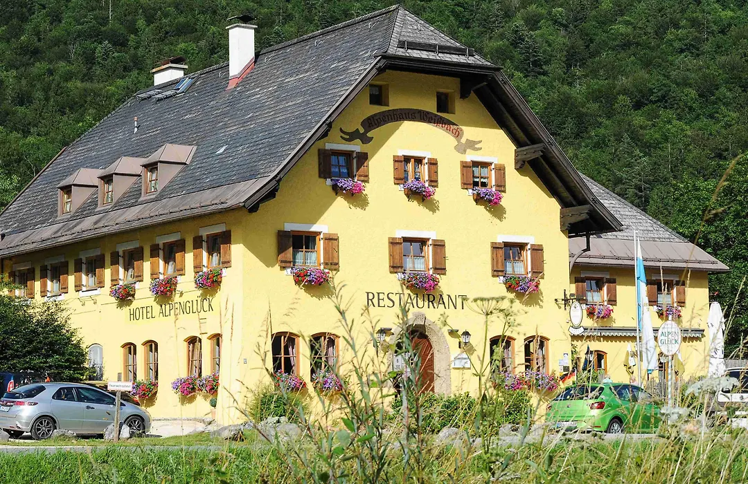 Land-Gut-Hotel Restaurant Alpenglück-1