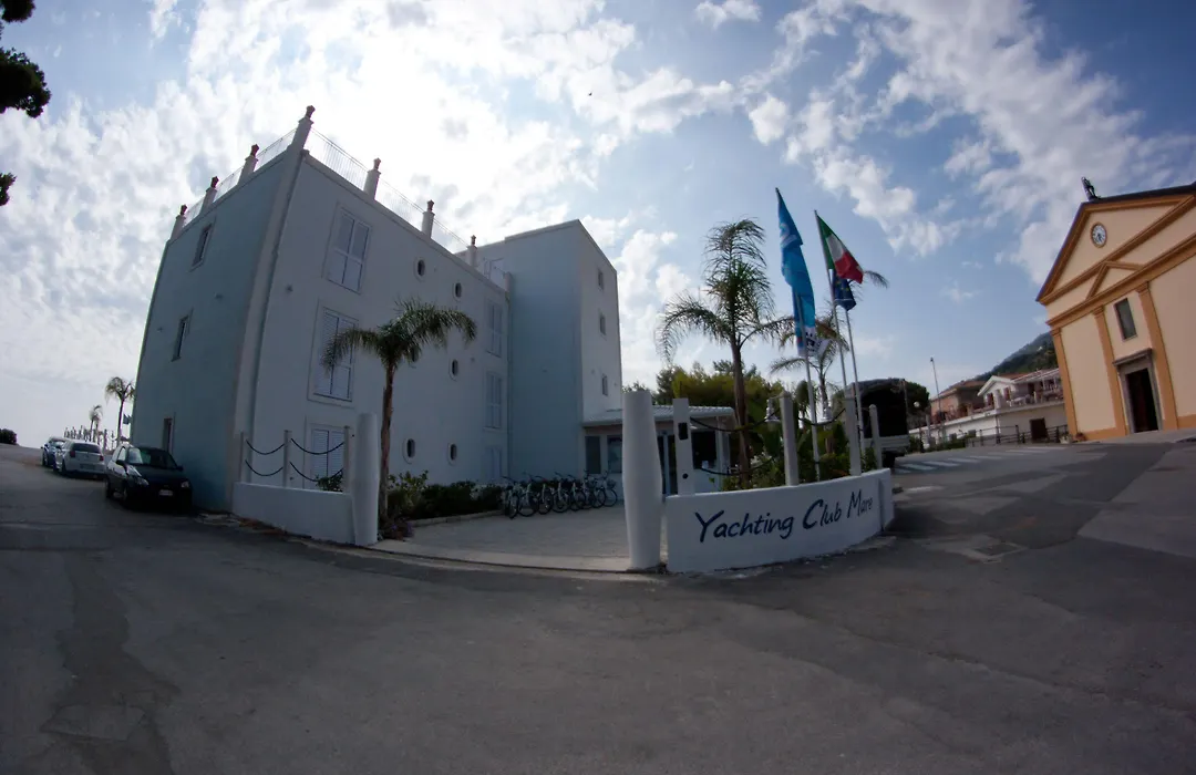 Yachting Club Mare-1