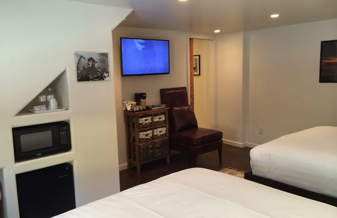 Iron Horse Inn-1