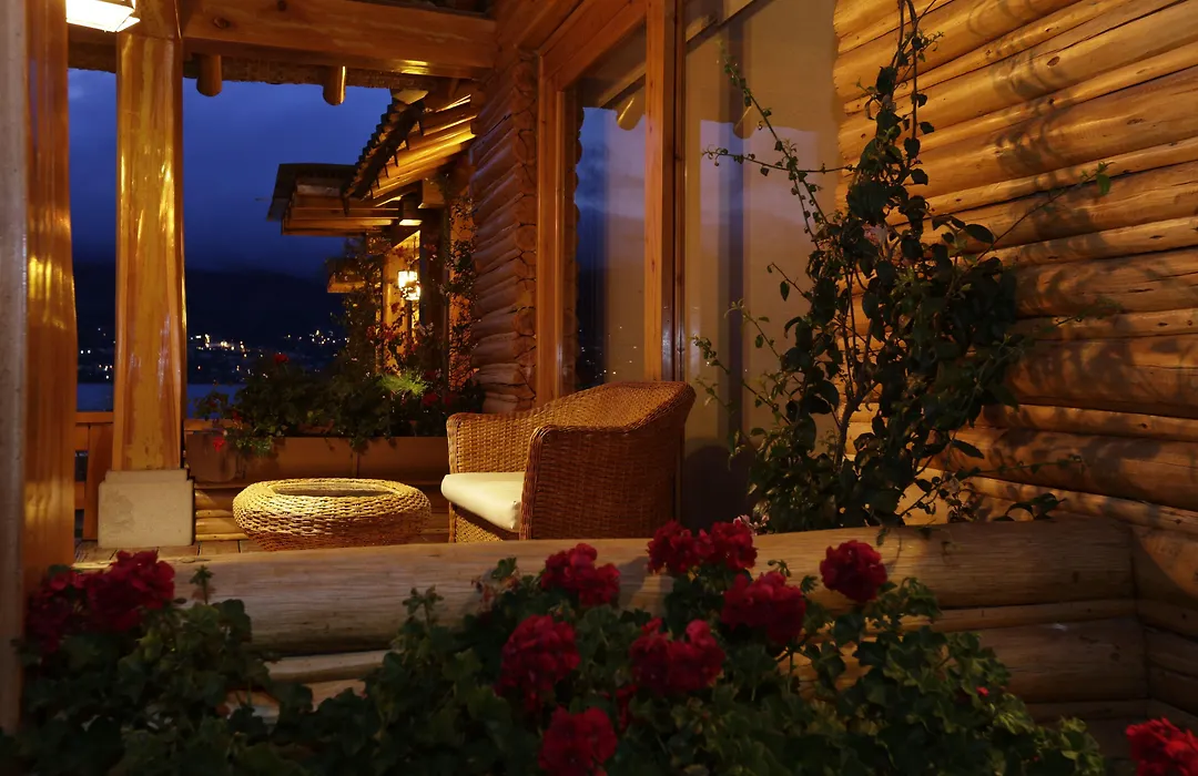 Hosteria Cabanas Del Lago-1