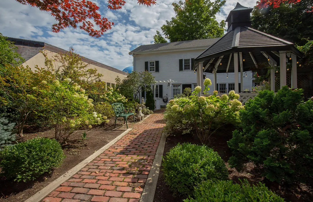 Clark Currier Inn-1