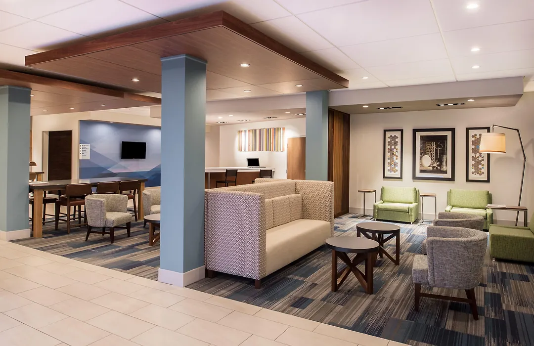 Holiday Inn Express & Suites Kingdom City By Ihg-1