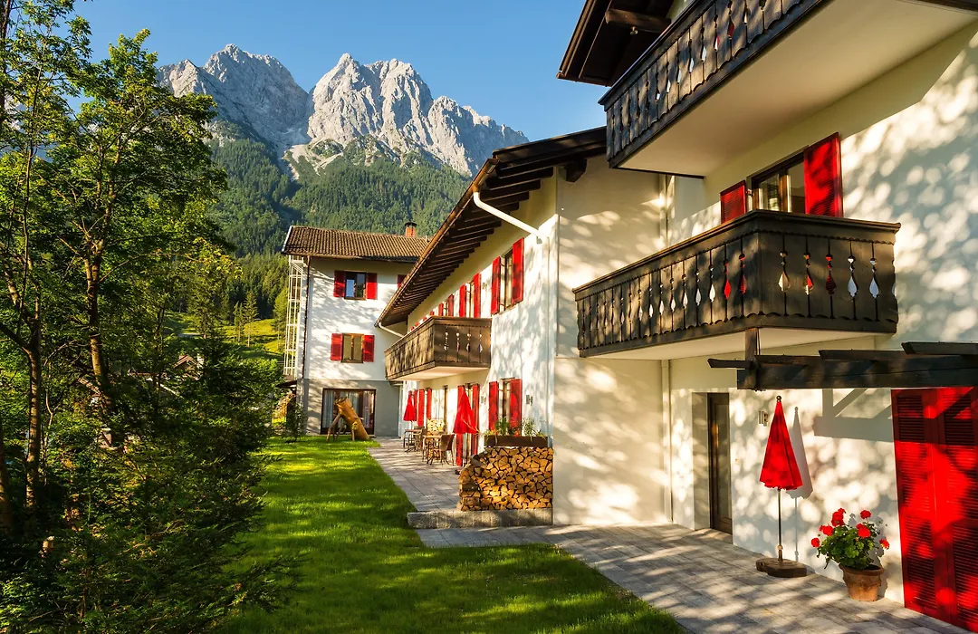 Bayern Resort Hotel - Adults only - mit Zugspitzblick - Eibsee-Nähe - Wellnessbereich - Naturpool im Sommer-1
