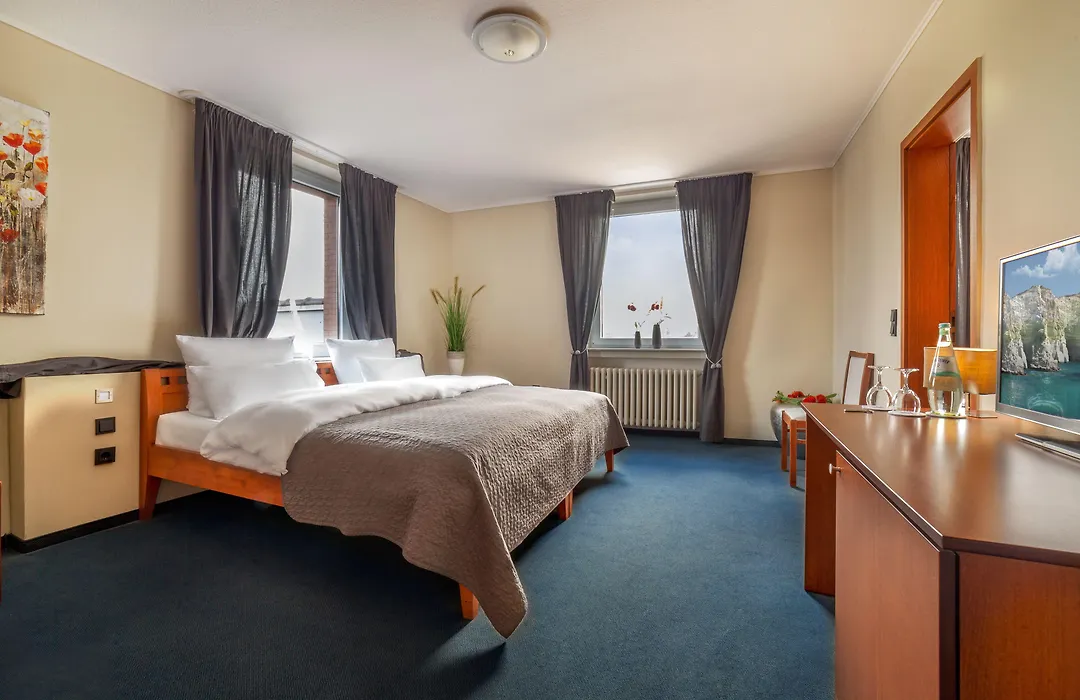 Hotel Omega-1