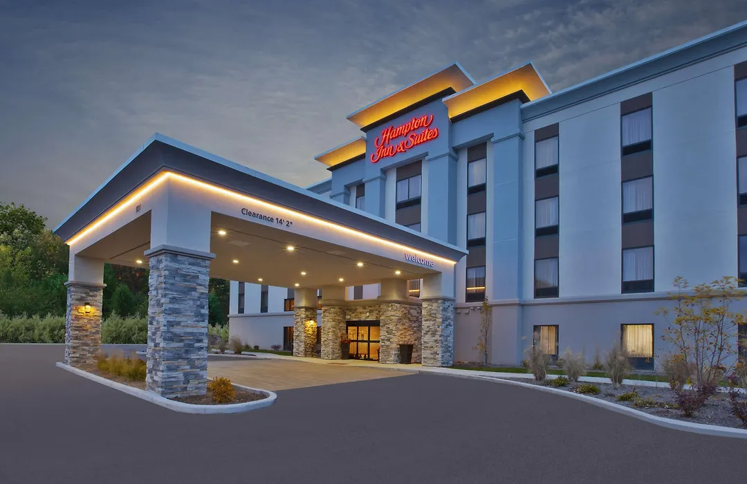 Hampton Inn & Suites Alliance-1