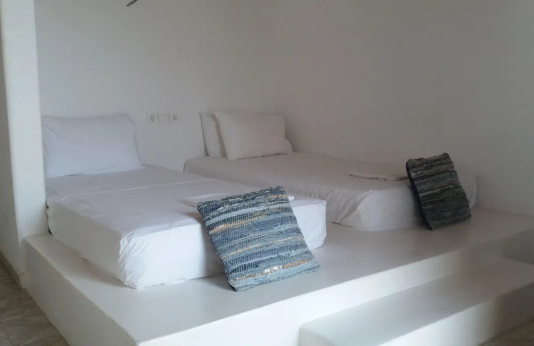 Manos Rooms-1