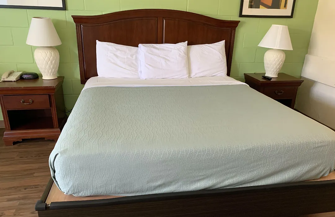 Buccaneer Inn-1