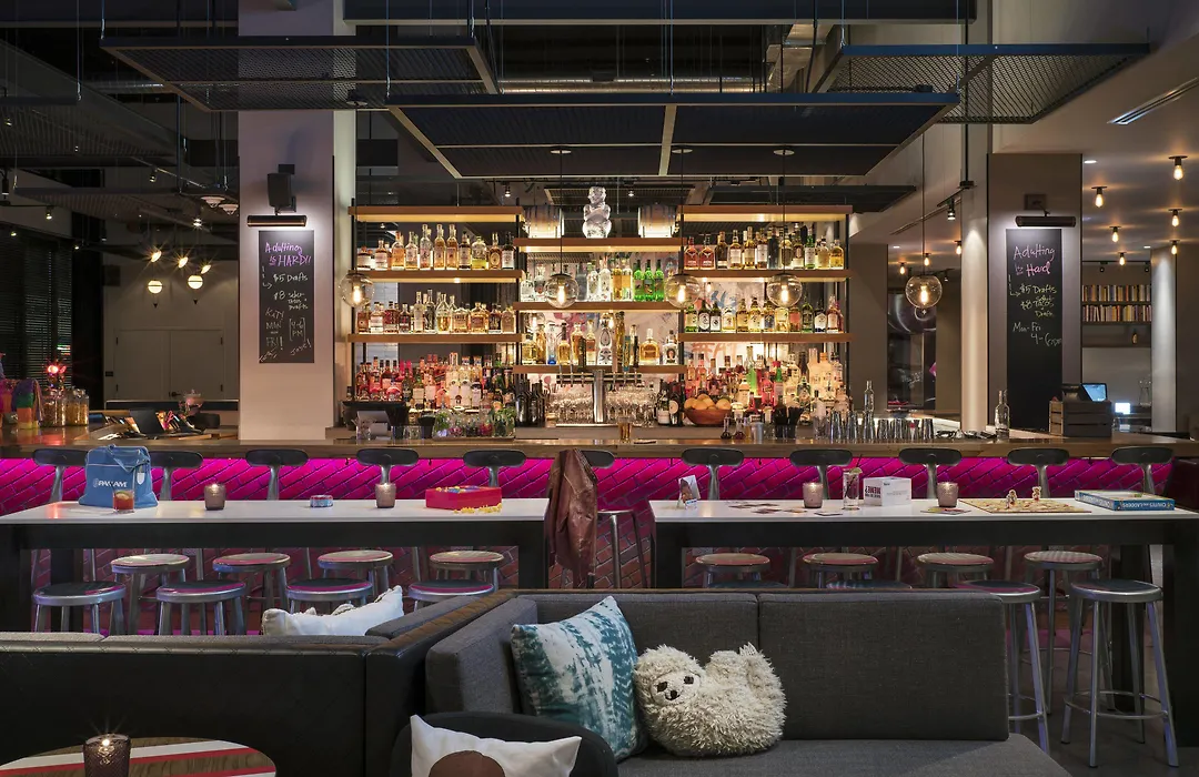 Moxy Chicago Downtown-1