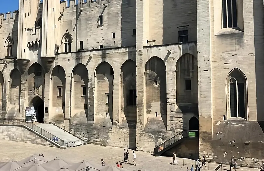 Hotel Du Palais Des Papes-1