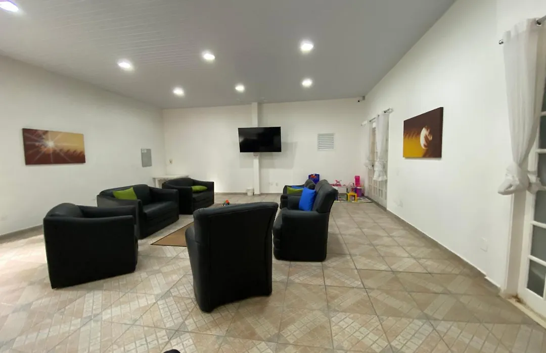 Flat estudio 110 Amarilis Riviera de São Lourenço, 03 piscina climatizada, serviço de hotelaria, limpesa e troca de toalhas diária, carregador veiculo elétrico e servico de praia finais de semana WiFi 500-1