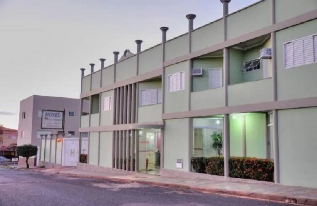 Hotel Carolina 2 - próximo a Universidade de Uberaba uniube - ao Aeroporto Fórum De uberaba - hospital Mario Palmeirio ao Hospital São Marcos e hospital Regional-1