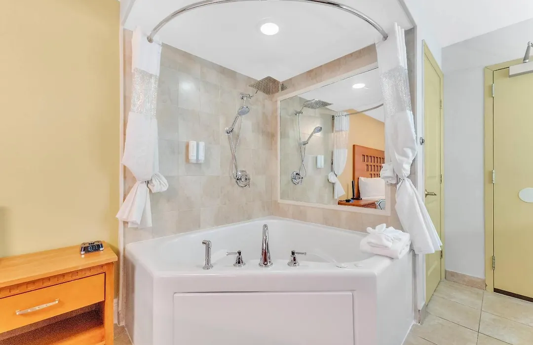 Rodeway Inn & Suites Fort Lauderdale Airport & Cruise Port-1