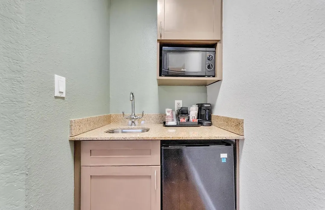 Rodeway Inn & Suites Fort Lauderdale Airport & Cruise Port-1