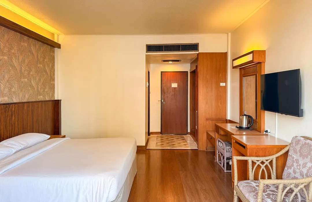 Golden Beach Hotel Pattaya-1