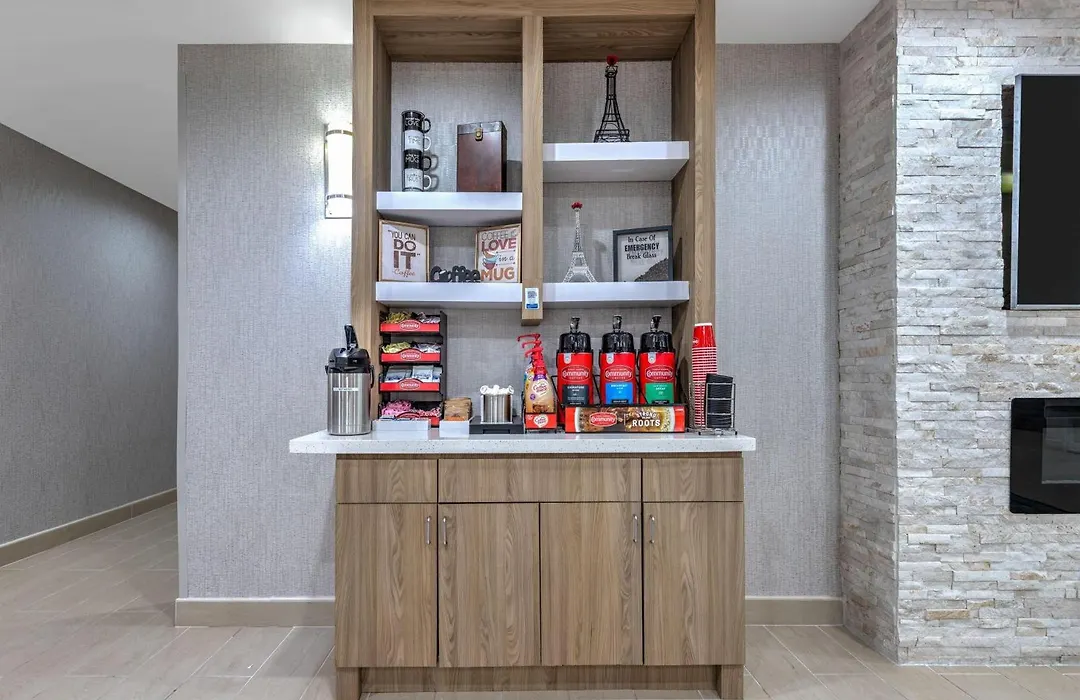La Quinta Inn And Suites By Wyndham Paris-1