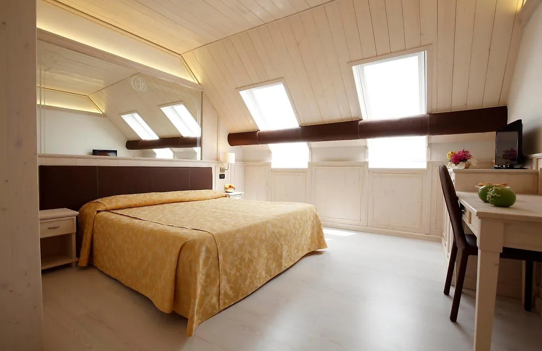 Hotel Croce Bianca-1