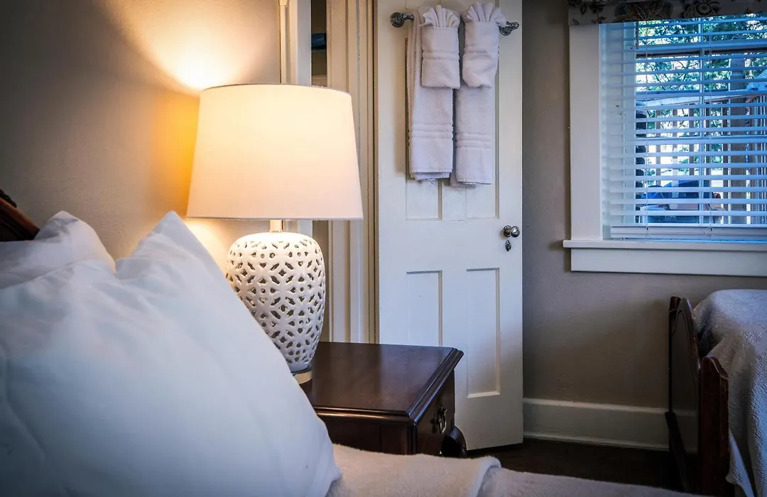 Cedars Of Williamsburg Bed & Breakfast-1