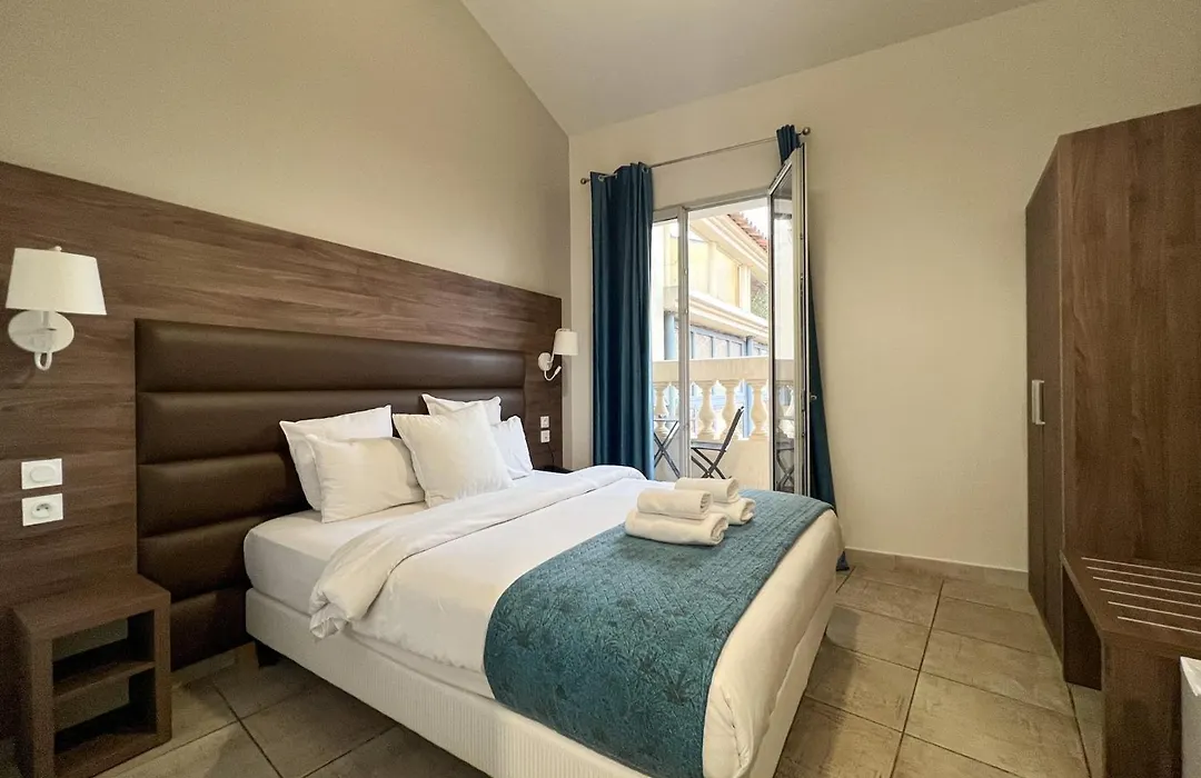 Square Hotel-1