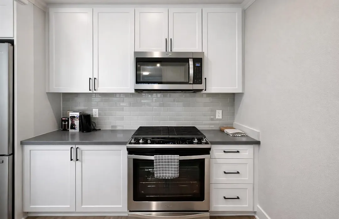 Luxury 2 Bedrooms 2 Bathrooms With Pool And Gym-1