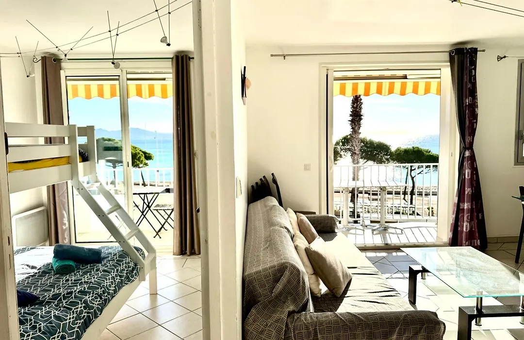 T3 sur la plage vue féerique mer,wifi, parking inclus , clim-1