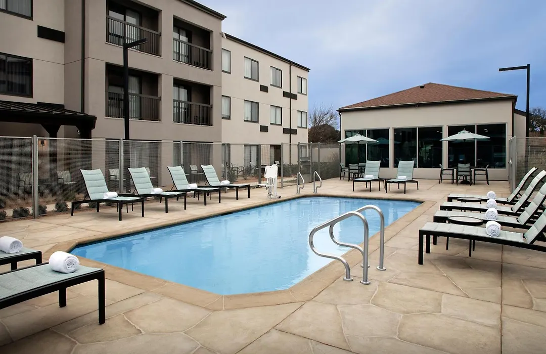 Courtyard By Marriott Waco-1