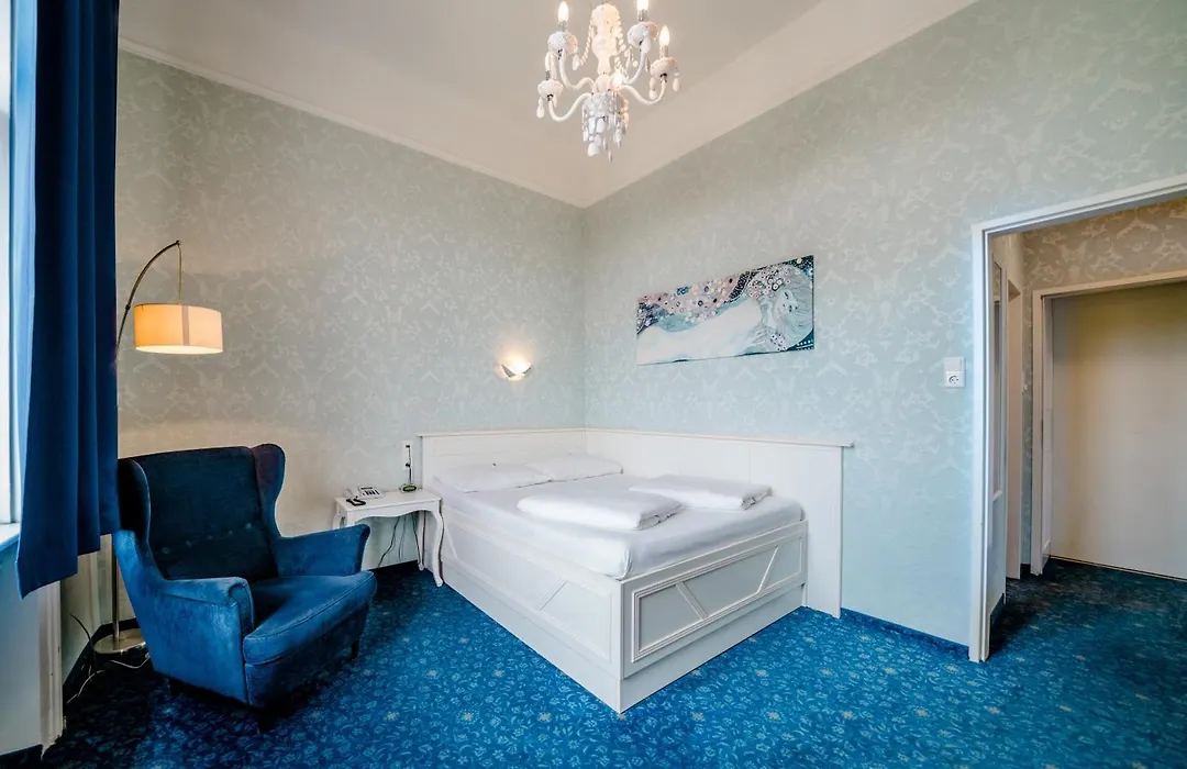 Hotel Goldene Spinne-1