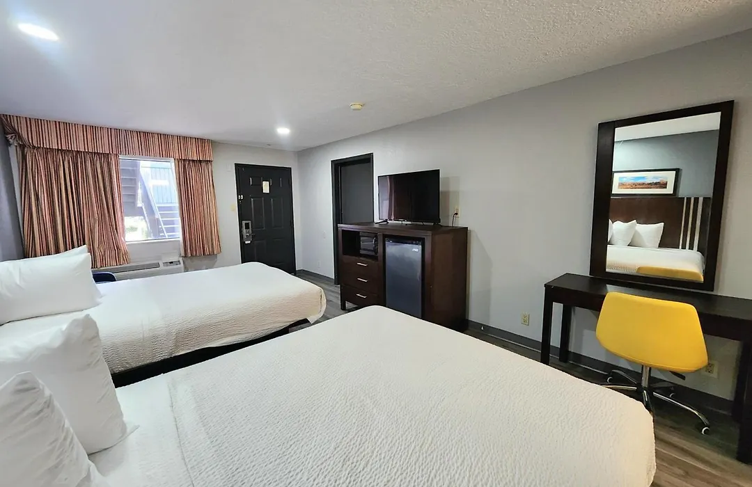 Days Inn & Suites By Wyndham Winnie-1