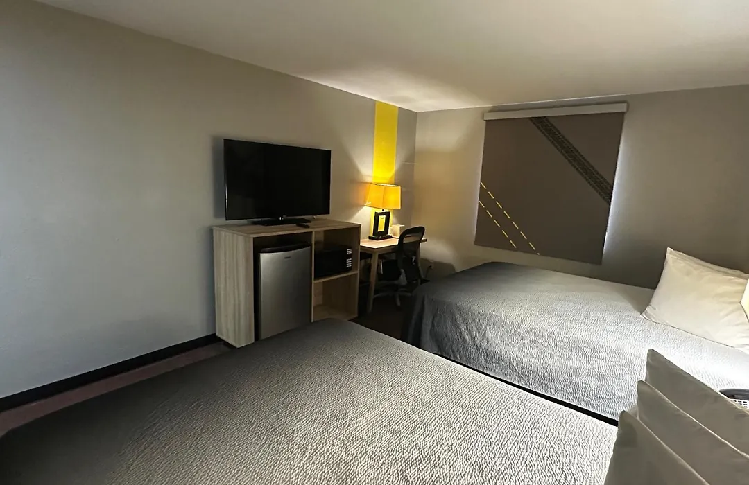 Super 8 By Wyndham Fort Scott-1