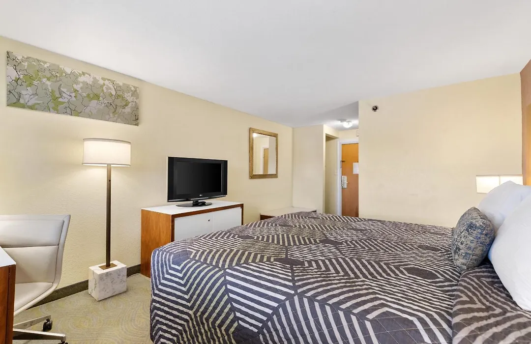 Lakeside Inn-1
