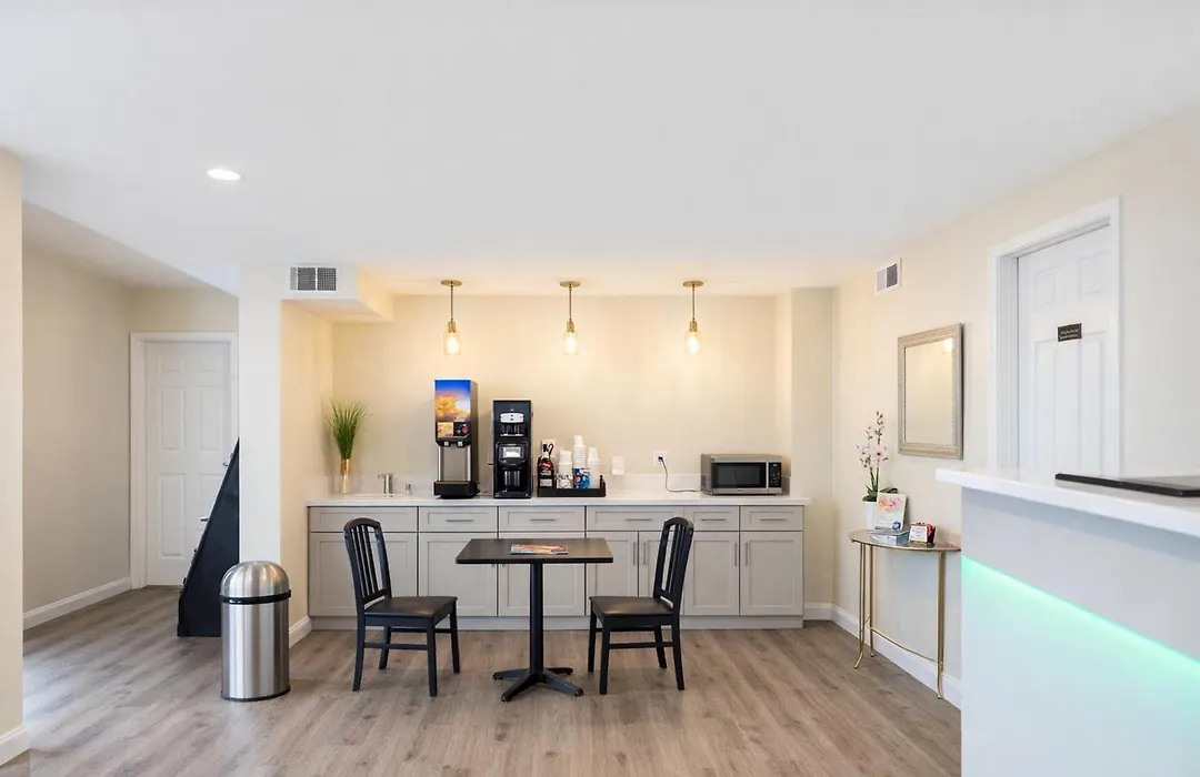 Quarters Inn&Suites-1