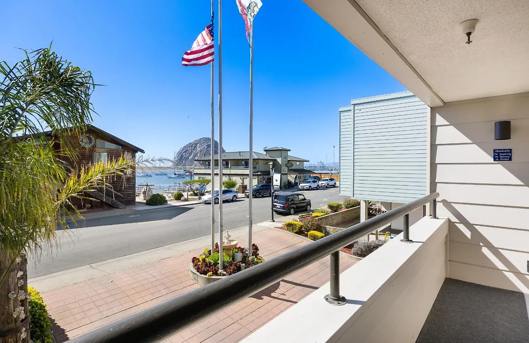 456 Embarcadero Inn & Suites-1