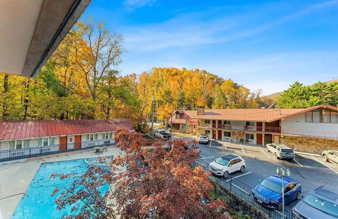 Quality Inn Creekside - Downtown Gatlinburg-1