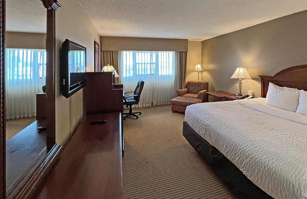 Clarion Inn Garden City-1