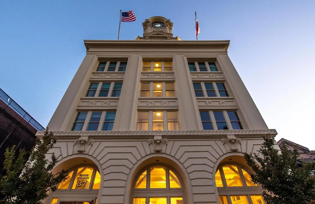 Hotel E-1
