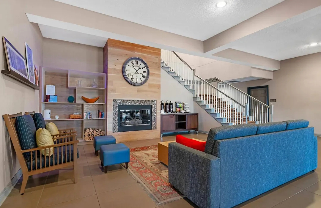 Country Inn & Suites By Radisson, West Bend, Wi-1