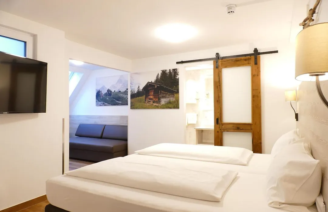 Altstadt-Hotel Zum Hechten-1