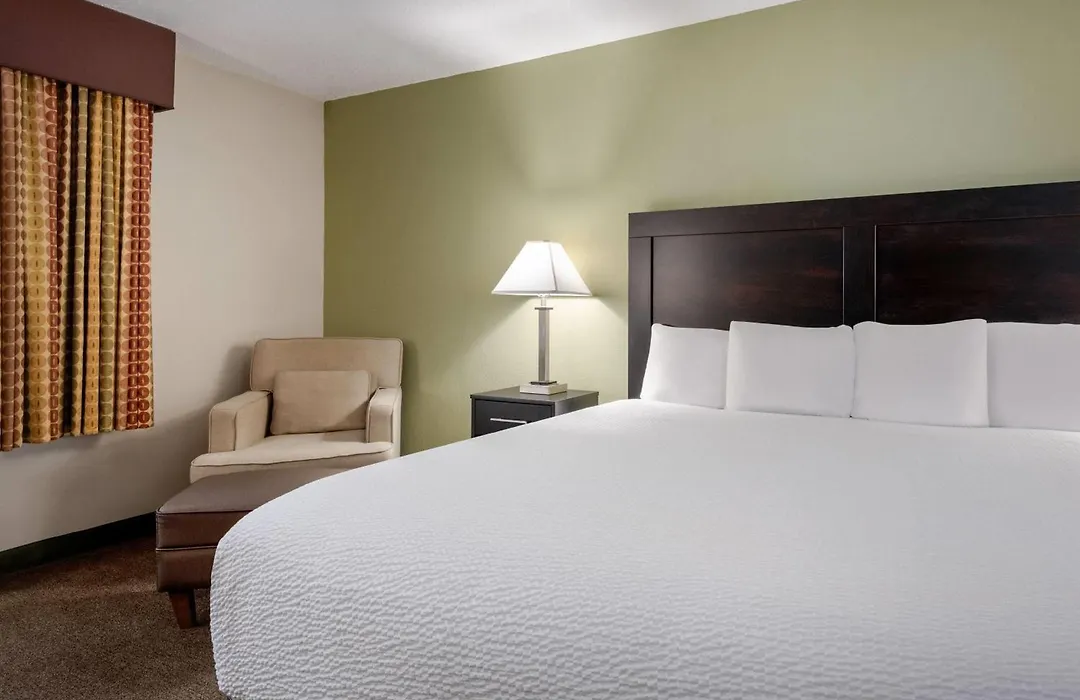Baymont By Wyndham Rockford-1