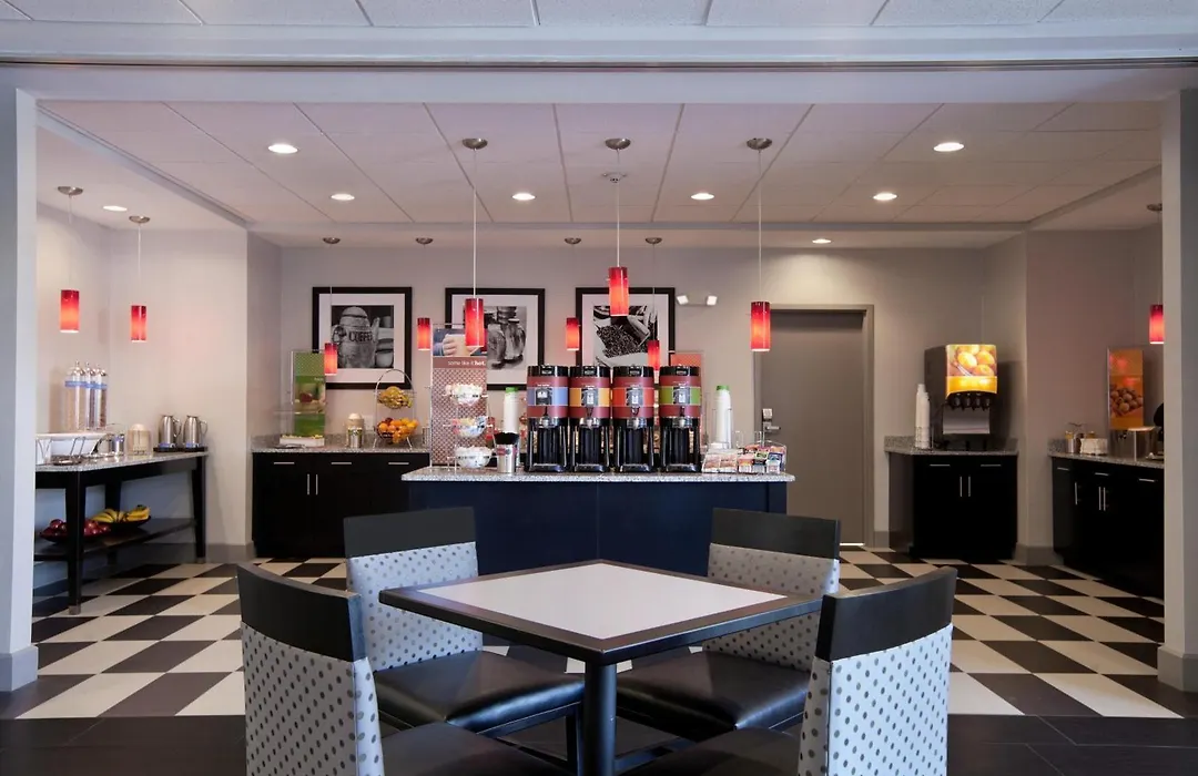 Hampton Inn And Suites Roanoke Airport/Valley View Mall-1