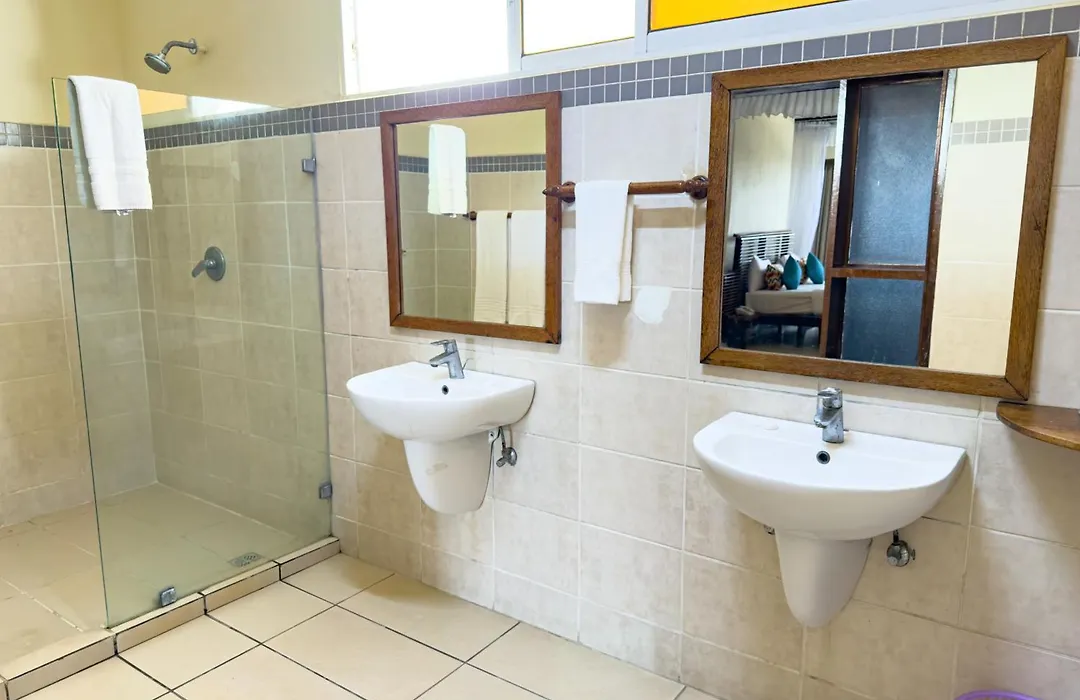 Cityblue Creekside Hotel & Suites-1