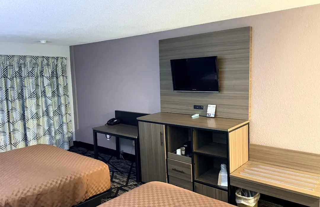 Cedar Hill Lodge-1