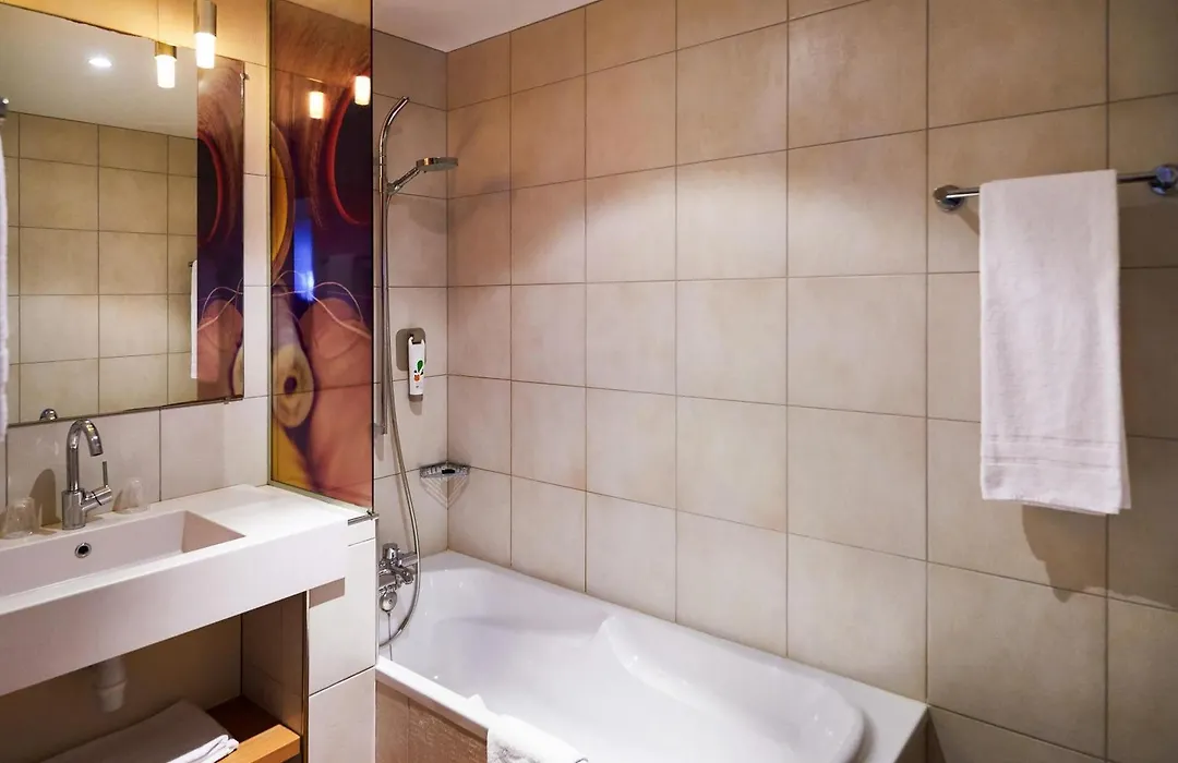 ibis Styles Cholet-1