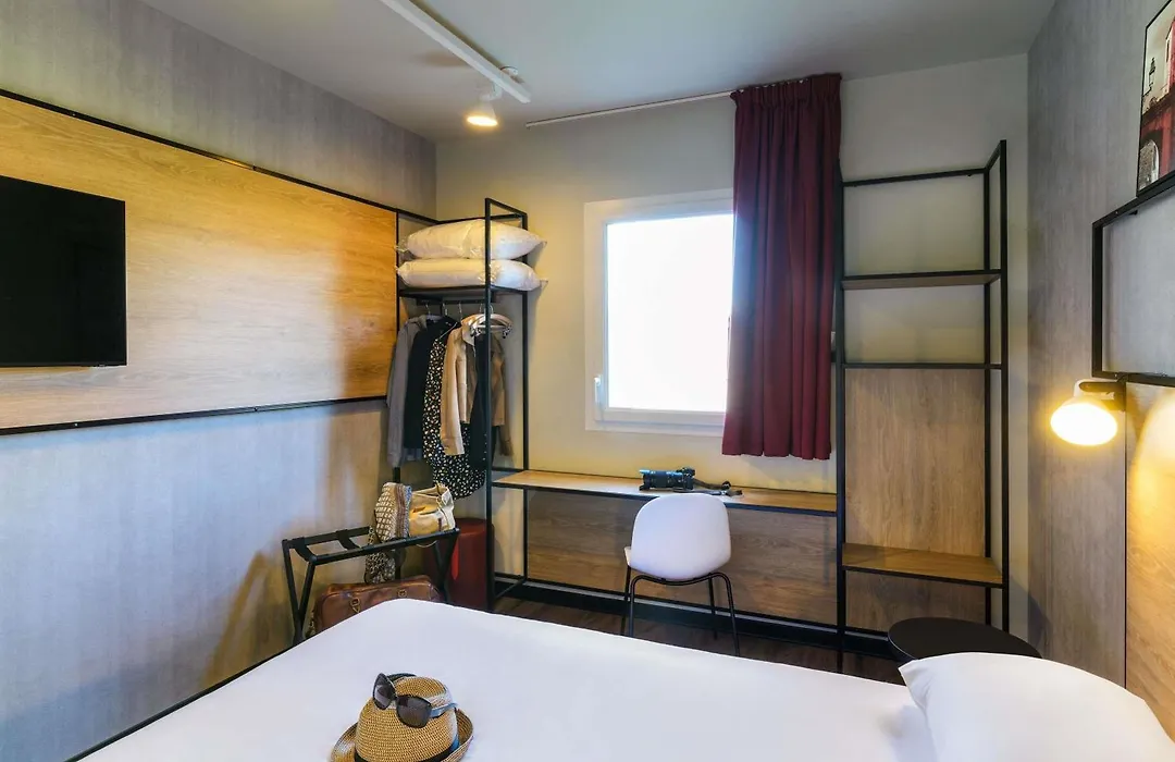 ibis Falaise Coeur de Normandie-1
