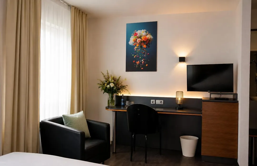 Hotel am Hirschgarten-1