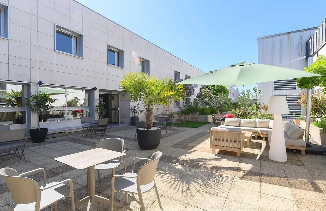B&B HOTEL Paris Versailles-1