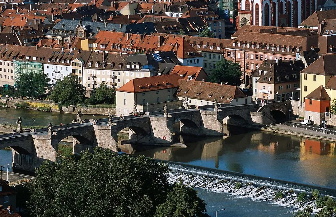 Mercure Hotel Würzburg am Mainufer-1