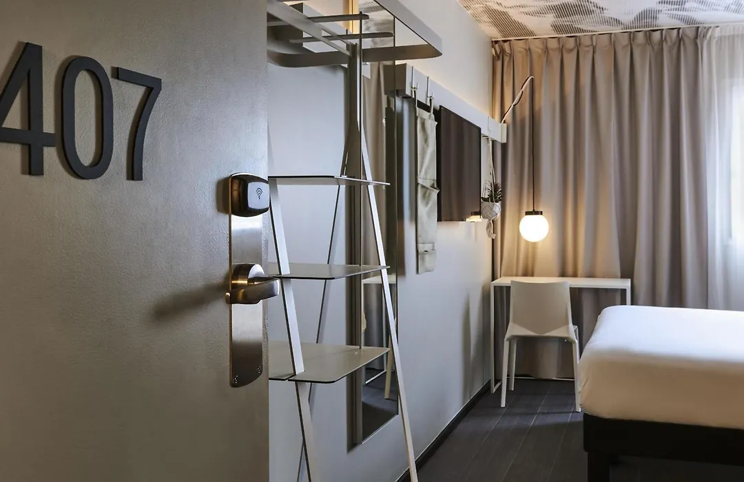 Ibis Clamart Paris Velizy-1